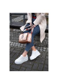 Białe Sneakersy Armodo Stylowe Obuwie Na Platformie. Zapięcie: rzepy. Kolor: biały. Materiał: jeans, syntetyk, materiał. Obcas: na platformie #4