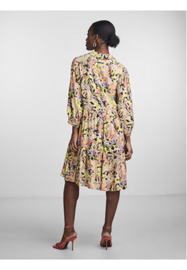 YAS Sukienka 26029225 Brązowy Regular Fit. Kolor: brązowy. Materiał: wiskoza