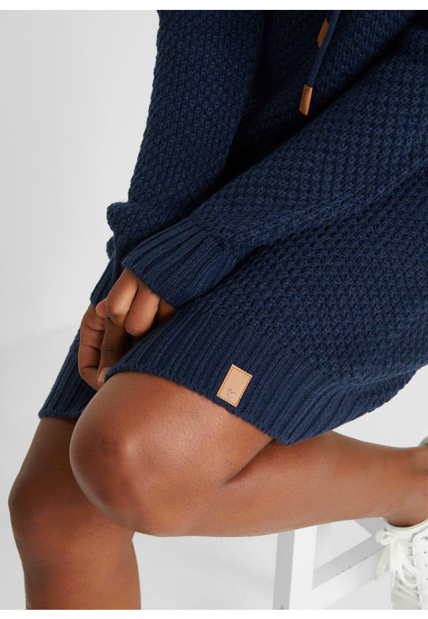 bonprix - Sukienka dzianinowa z szalowym kołnierzem. Kolor: niebieski. Materiał: dzianina