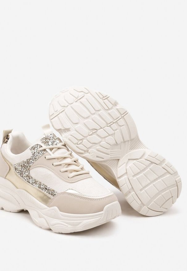 Born2be - Beżowe Sneakersy na Grubej Tłoczonej Podeszwie z Cekinami Narelis. Nosek buta: okrągły. Zapięcie: sznurówki. Kolor: beżowy. Materiał: materiał. Obcas: na obcasie. Wysokość obcasa: niski