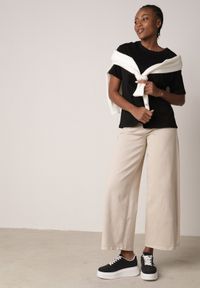 Born2be - Czarny T-shirt z Bawełny Typu Oversize Nedika. Okazja: na co dzień. Kolor: czarny. Materiał: bawełna. Styl: casual, klasyczny #5