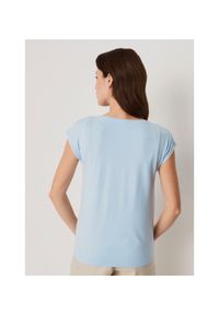 Ochnik - Jasnoniebieski T-shirt damski z aplikacją. Kolor: niebieski. Materiał: wiskoza. Długość: krótkie. Wzór: aplikacja. Styl: elegancki #2