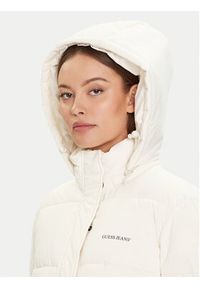 Guess Jeans Kurtka zimowa W4BL26 WGII2 Beżowy Regular Fit. Kolor: beżowy. Materiał: syntetyk. Sezon: zima #4