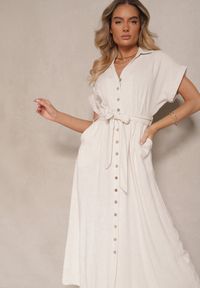 Renee - Jasnobeżowa Bawełniana Sukienka Koszulowa z Wiązanym Paskiem i Krótkim Rękawem Elannoria. Okazja: na co dzień, na spacer. Typ kołnierza: dekolt w serek, kołnierzyk klasyczny. Kolor: beżowy. Materiał: bawełna. Długość rękawa: krótki rękaw. Typ sukienki: koszulowe. Styl: casual, klasyczny, elegancki #3