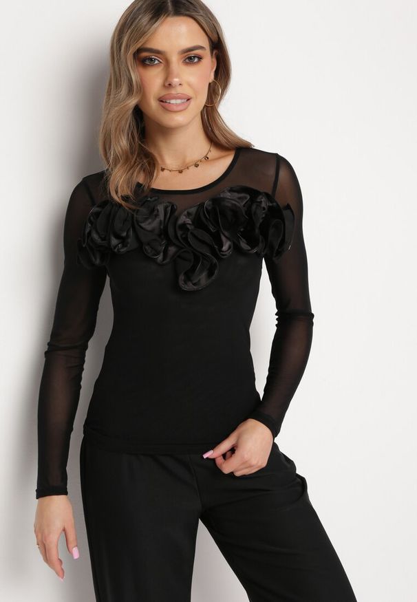 Born2be - Czarna Bluzka z Siateczki Ozdobiona Falbanką Vinria. Kolor: czarny. Wzór: aplikacja