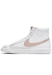 Buty Nike Blazer Mid '77 CZ1055-118 - białe. Kolor: biały. Materiał: zamsz, skóra. Szerokość cholewki: normalna. Wzór: aplikacja, jodełka. Sezon: lato. Obcas: na płaskiej podeszwie