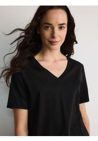 Reserved - T-shirt z merceryzowaną bawełną - czarny. Kolor: czarny. Materiał: bawełna #1