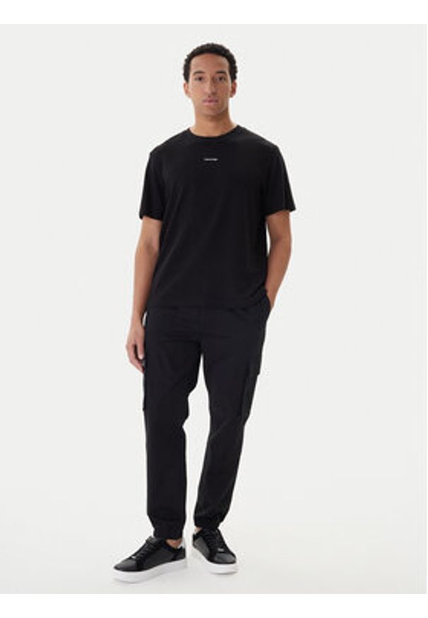 Calvin Klein Jeans Joggery Comfort LV04RD608G Czarny Skinny Fit. Kolor: czarny. Materiał: bawełna