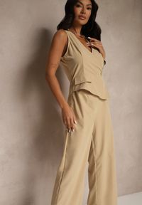 Renee - Beżowy Taliowany Kombinezon Elegancki z Dekoltem V Nevianis. Okazja: na co dzień. Kolor: beżowy. Sezon: wiosna. Styl: elegancki #4