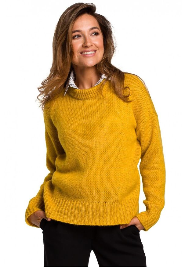 Polskie swetry - Sweter damski wełniany ciepły krótki z okrągłym dekoltem żółty. Typ kołnierza: golf. Kolor: żółty. Materiał: wełna. Długość: krótkie. Styl: klasyczny, elegancki