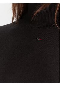 Tommy Jeans Sukienka dzianinowa Ess DW0DW21958 Czarny Slim Fit. Kolor: czarny. Materiał: bawełna #5