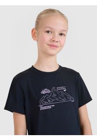4f - 4F Koszulka trekkingowa slim z nadrukiem dziewczęca - czarna 158/164 (12-14 lat). Kolor: czarny. Materiał: dzianina, materiał, syntetyk, włókno, elastan. Wzór: nadruk. Sezon: lato. Styl: klasyczny, sportowy