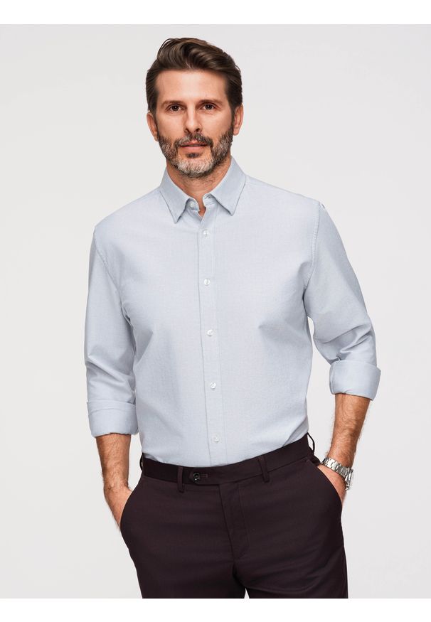 Ombre Clothing - Elegancka męska koszula oxford z haftem – błękitna V1 - Rozmiar: S. Okazja: do pracy, na spotkanie biznesowe. Typ kołnierza: kołnierzyk klasyczny. Kolor: niebieski. Materiał: bawełna, tkanina. Wzór: haft. Styl: elegancki