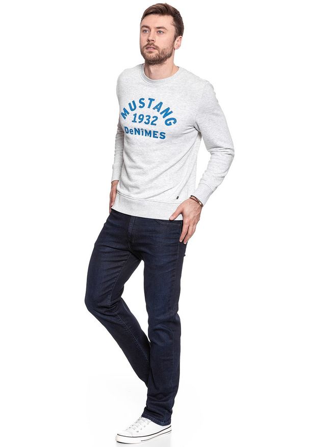 Mustang - MUSTANG BLUZA Basic Crewneck LIGHT GREY MEL. 1007003 4163. Wzór: melanż, nadruk