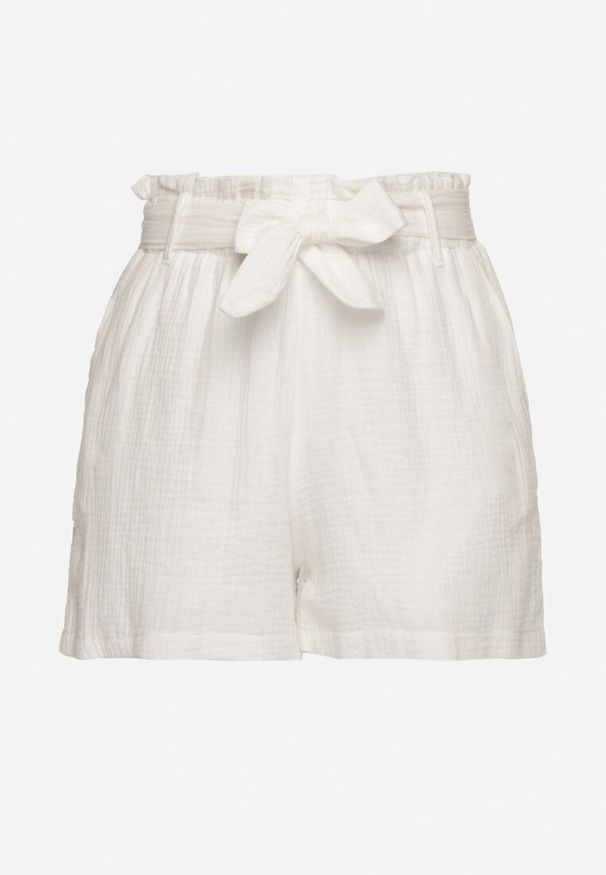 Born2be - Białe Szorty z Bawełny z Gumką w Pasie i Materiałowym Paskiem Melluna. Okazja: na co dzień. Stan: podwyższony. Kolor: biały. Materiał: bawełna, materiał. Styl: casual, elegancki