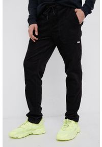 Tommy Jeans Spodnie sztruksowe męskie kolor czarny dopasowane. Kolor: czarny. Materiał: sztruks