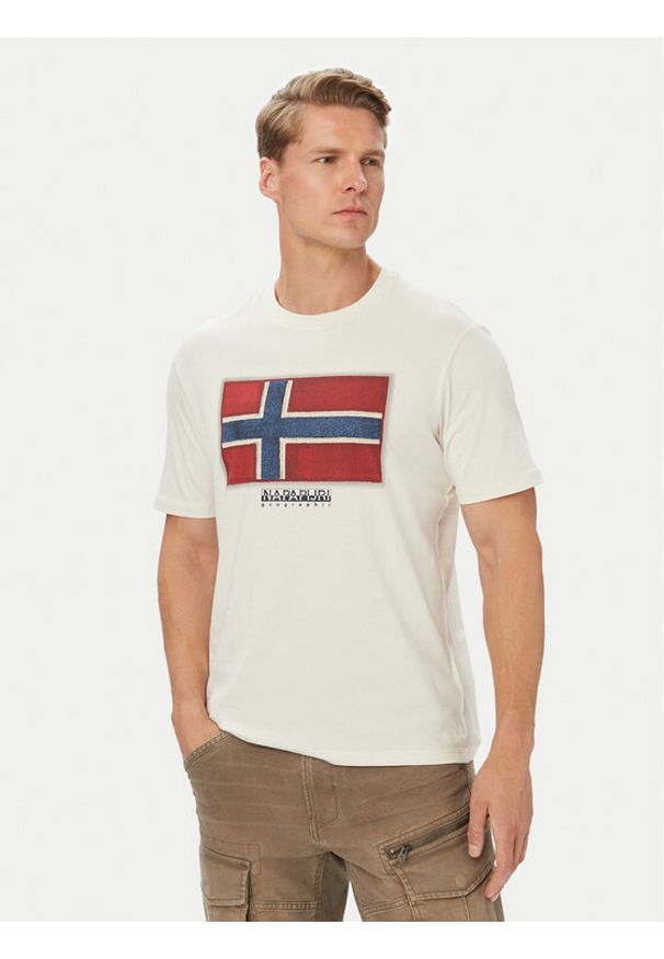 Napapijri T-Shirt S-Flag Tiki Ss NP0A8A6IN1A1 Biały Regular Fit. Kolor: biały. Materiał: bawełna