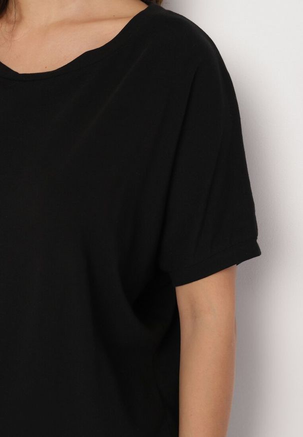 Born2be - Czarny T-shirt Ammi. Kolor: czarny. Materiał: elastan, dzianina, bawełna. Długość rękawa: krótki rękaw. Długość: krótkie