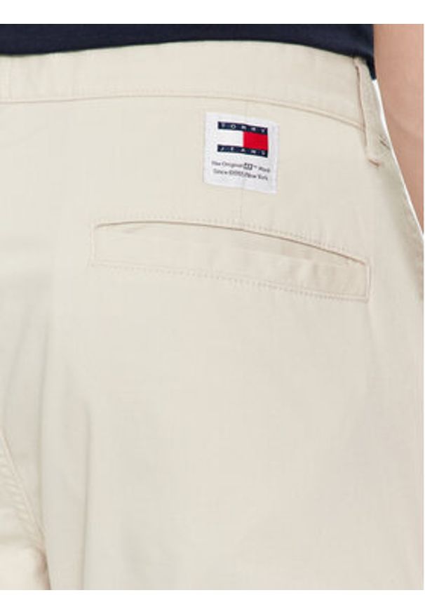 Tommy Jeans Spodnie materiałowe Austin DM0DM18940 Beżowy Slim Fit. Kolor: beżowy. Materiał: bawełna