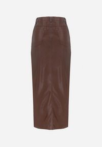 Born2be - Brązowa Spódnica Maxi Ołówkowa z Rozcięciem z Ekoskóry Iney. Kolor: brązowy. Długość: długie #4