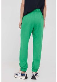 GAP spodnie damskie kolor zielony z nadrukiem. Stan: podwyższony. Kolor: zielony. Wzór: nadruk