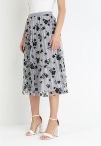 Born2be - Szara Tiulowa Spódnica z Welurowym Wzorem w Kwiaty i Gumką w Pasie Iyosi. Kolor: szary. Materiał: welur, tiul. Wzór: kwiaty #5