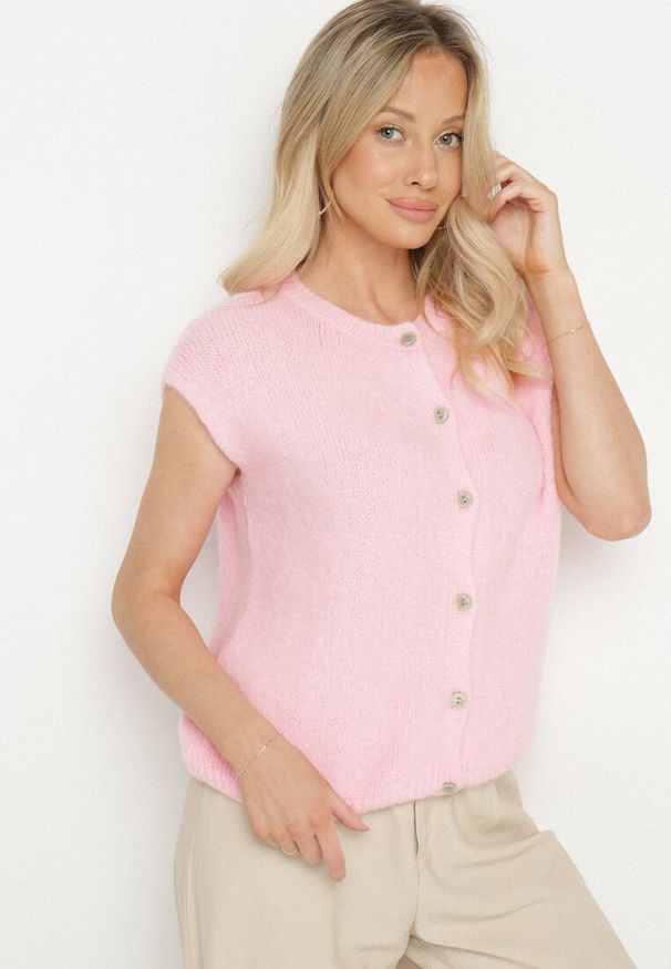 Born2be - Różowa Kamizelka z Dzianiny z Moherem Zapinana na Guziki Voquira. Okazja: na co dzień. Kolor: różowy. Materiał: dzianina, moher. Styl: elegancki, casual
