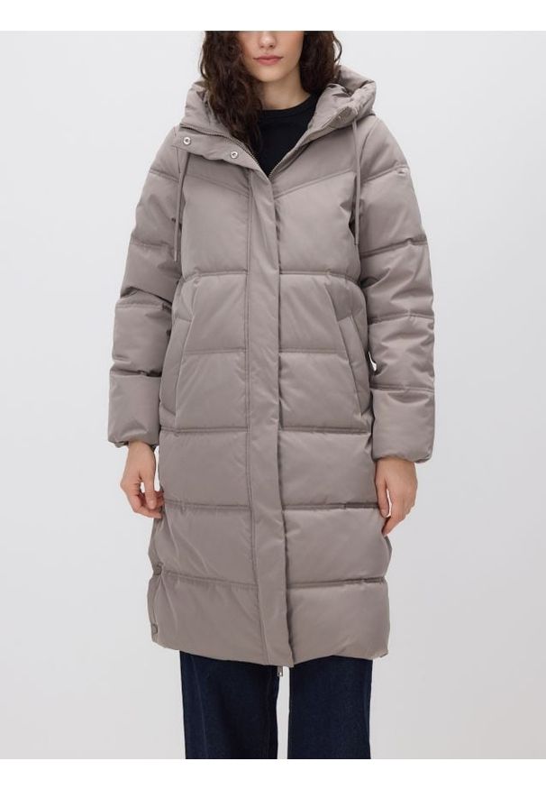 Reserved - Długa kurtka z kapturem - beżowy. Typ kołnierza: kaptur. Kolor: beżowy. Materiał: tkanina. Długość: długie