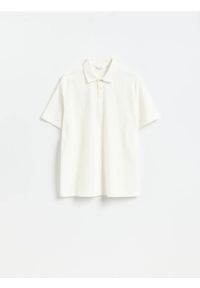 Reserved - Koszulka polo comfort fit - złamana biel. Typ kołnierza: polo. Materiał: dzianina