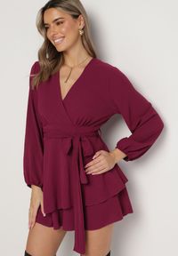 Born2be - Fioletowa Kopertowa Sukienka Kombinezon Mini z Falbanką Bomina. Typ kołnierza: kołnierz z falbankami. Kolor: fioletowy. Materiał: materiał. Typ sukienki: kopertowe. Długość: mini #4