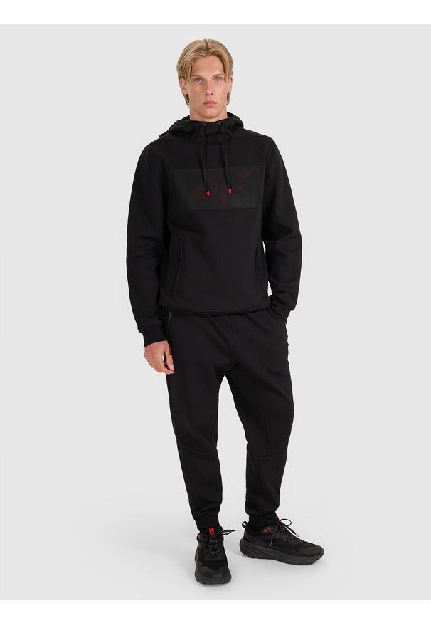 4f - 4F Spodnie dresowe joggery męskie - czarne XXL. Kolor: czarny. Materiał: dresówka. Wzór: gładki, ze splotem. Sport: fitness