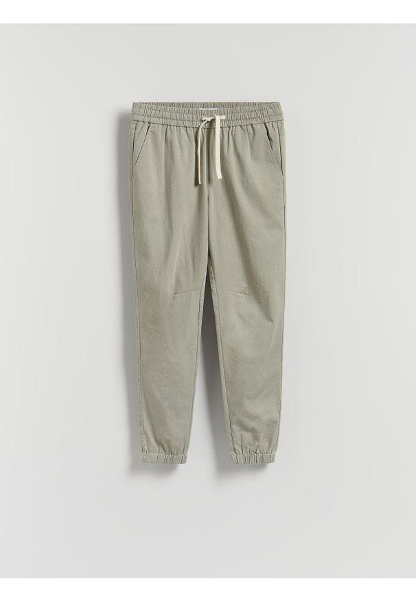 Reserved - Spodnie jogger slim fit - jasnozielony. Kolor: zielony. Materiał: bawełna, tkanina