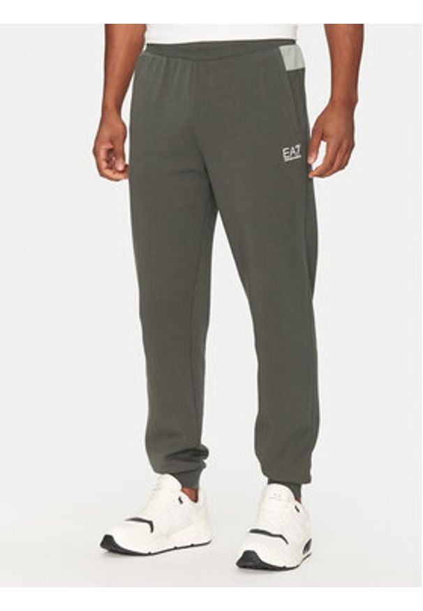 EA7 Emporio Armani Dres 7M000282 AF12660 U8109 Granatowy Regular Fit. Kolor: niebieski. Materiał: bawełna