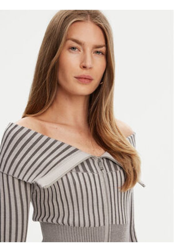 Guess Sukienka dzianinowa W5YK28 Z30I2 Szary Slim Fit. Kolor: szary. Materiał: wiskoza