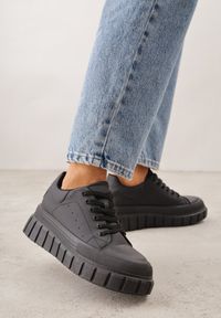Renee - Czarne Sneakersy VICES na Platformie w Stylu Chunky z Perforacją Hypsyllis. Okazja: na co dzień. Kolor: czarny. Materiał: jeans. Obcas: na platformie #1