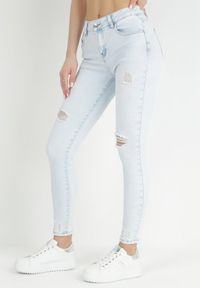 Born2be - Jasnoniebieskie Jeansy Skinny z DziuramiDestyni. Kolor: niebieski. Sezon: lato, wiosna