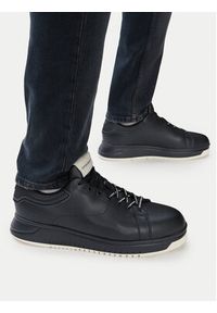Emporio Armani Sneakersy EM003663 AF18212 MC105 Czarny. Kolor: czarny. Materiał: skóra #3