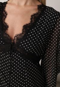 Born2be - Czarna Sukienka w Kropki z Koronką i Transparentnymi Rękawami Hetiera. Okazja: na co dzień. Kolor: czarny. Materiał: koronka. Wzór: kropki, koronka. Styl: casual, klasyczny #8