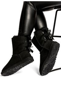 Ugg - Buty zimowe damskie UGG W Bailey Bow II (1016225-BLK). Okazja: na plażę. Kolor: czarny. Materiał: materiał. Sezon: zima. Styl: młodzieżowy #6