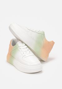 Born2be - Biało-Pomarańczowe Sneakersy Endaris. Zapięcie: sznurówki. Kolor: biały. Materiał: materiał. Szerokość cholewki: normalna. Wzór: kolorowy