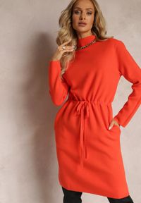 Renee - Pomarańczowa Sweterkowa Sukienka Pudełkowa ze Ściągaczem Helmineka. Kolor: pomarańczowy. Materiał: dzianina. Długość: midi #3