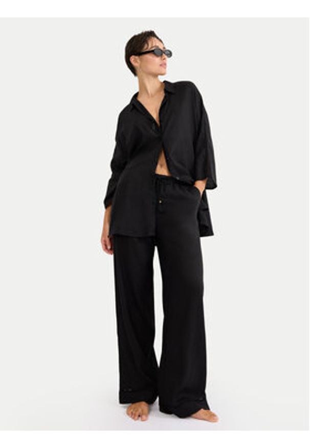 Triumph Koszulka piżamowa Summer Wear 10227228 Czarny Regular Fit. Kolor: czarny. Materiał: len