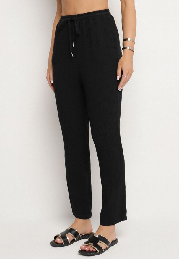 Born2be - Czarny Bawełniany Komplet Muślinowy Koszula z Regulowanymi Rękawami i Spodnie Janilene. Kolor: czarny. Materiał: bawełna