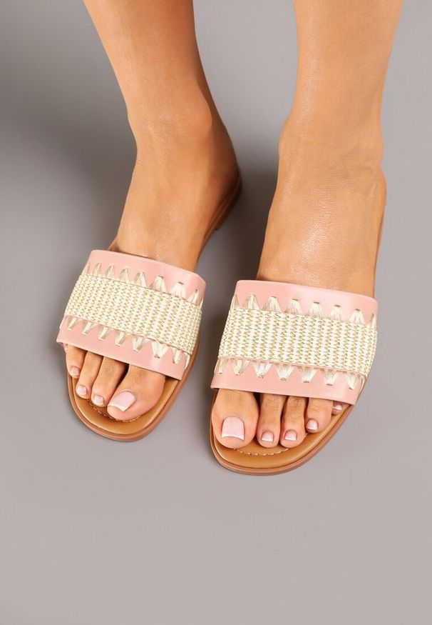 Renee - Różowe Klapki Ozdobione Tłoczoną Cholewką Tataloria. Okazja: na co dzień. Kolor: różowy. Materiał: jeans. Wzór: aplikacja. Styl: elegancki, casual