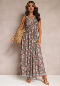 Renee - Czerwona Wiskozowa Sukienka Paisley Maxi z Głębokim Dekoltem Shinne. Kolor: czerwony. Materiał: wiskoza. Wzór: paisley. Sezon: lato, wiosna. Typ sukienki: kopertowe. Długość: maxi