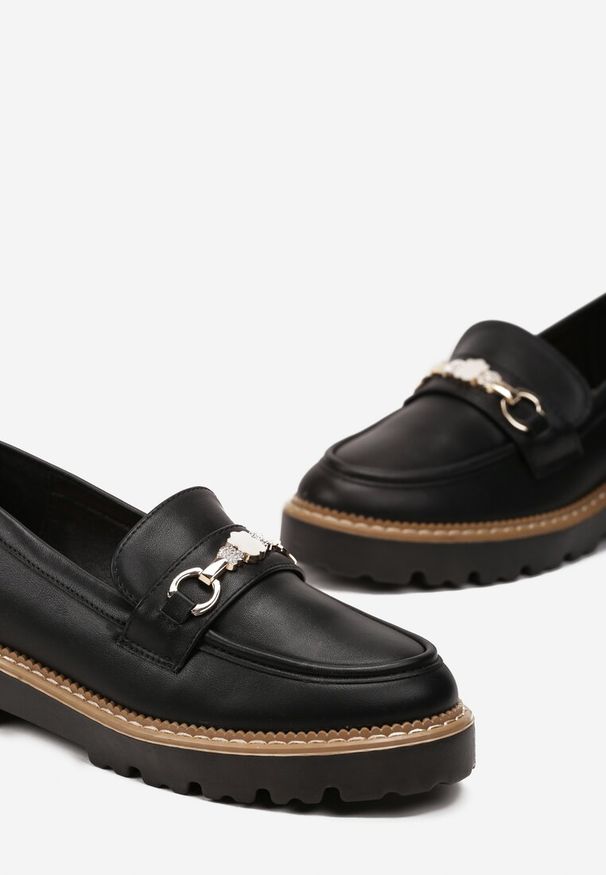 Renee - Czarne Mokasyny Klemia. Okazja: na co dzień. Kolor: czarny. Materiał: satyna. Wzór: aplikacja. Styl: klasyczny, casual, elegancki