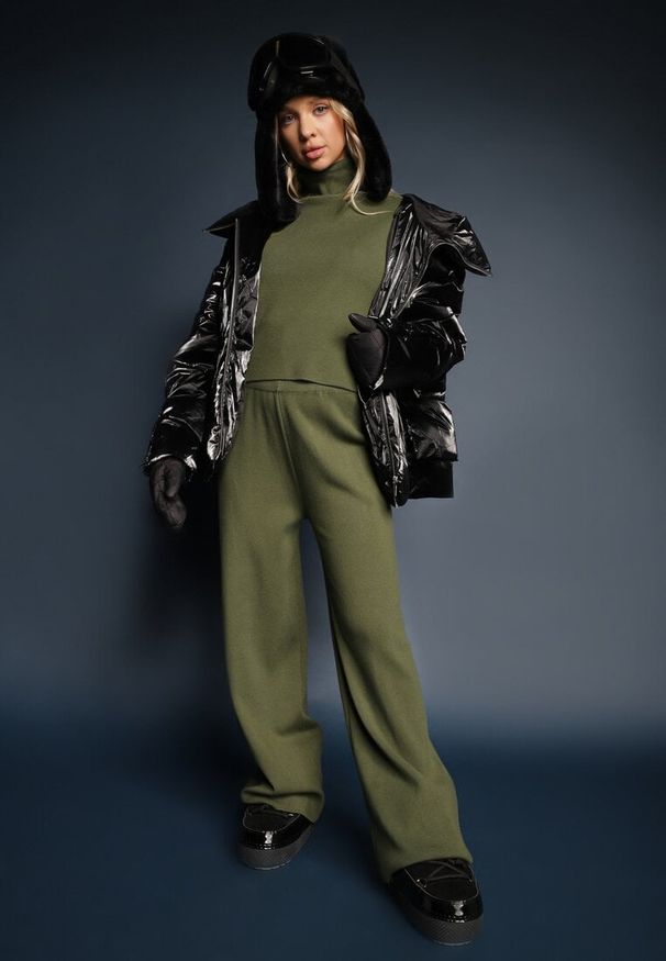 Renee - Zielony Komplet Dzianinowy z Wiskozą Spodnie o Szerokim Kroju Góra z Golfem Norathira. Kolor: zielony. Materiał: wiskoza, dzianina