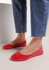 Renee - Czerwone Balerinki Nysaxise. Nosek buta: okrągły. Kolor: czerwony. Materiał: lakier. Wzór: jednolity. Obcas: na płaskiej podeszwie #3