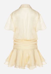 Born2be - Żółta Koszulowa Sukienka z Krótkim Rękawem i Falbankami Miradira. Okazja: na co dzień. Typ kołnierza: kołnierz z falbankami. Kolor: żółty. Długość rękawa: krótki rękaw. Wzór: aplikacja. Typ sukienki: koszulowe. Styl: klasyczny, casual, elegancki #7