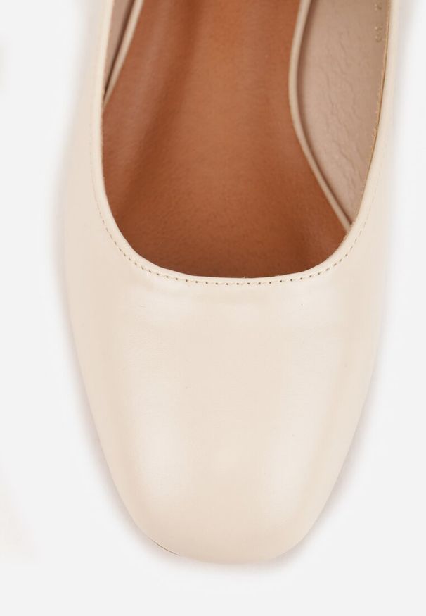 Renee - Beżowe Czółenka na Słupku Mary Jane Ozdobione Paskami Omevira. Okazja: na co dzień. Zapięcie: pasek. Kolor: beżowy. Materiał: dzianina. Wzór: aplikacja. Obcas: na słupku. Styl: casual, elegancki